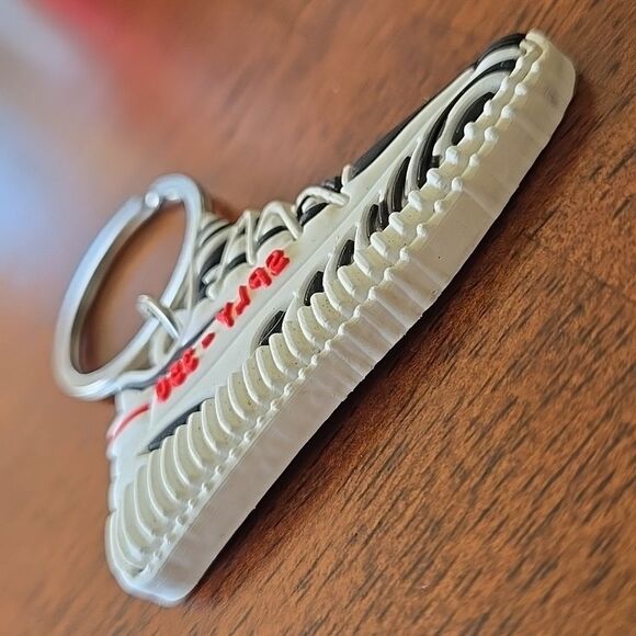 White Black Red Sneaker Keychain Hype Wear 1 Shoe unisex Look Designer - Picture 2 of 8